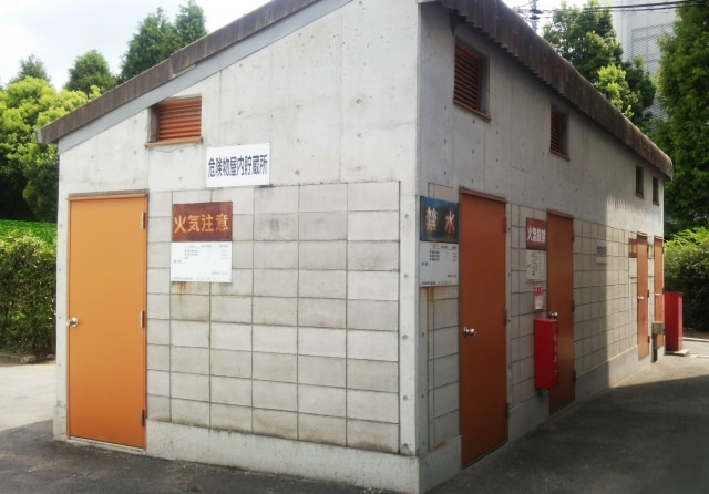 危険物倉庫の保管料が高額になる理由と相場感