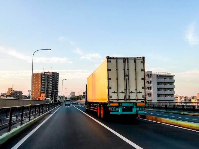 物流コストが高騰する原因